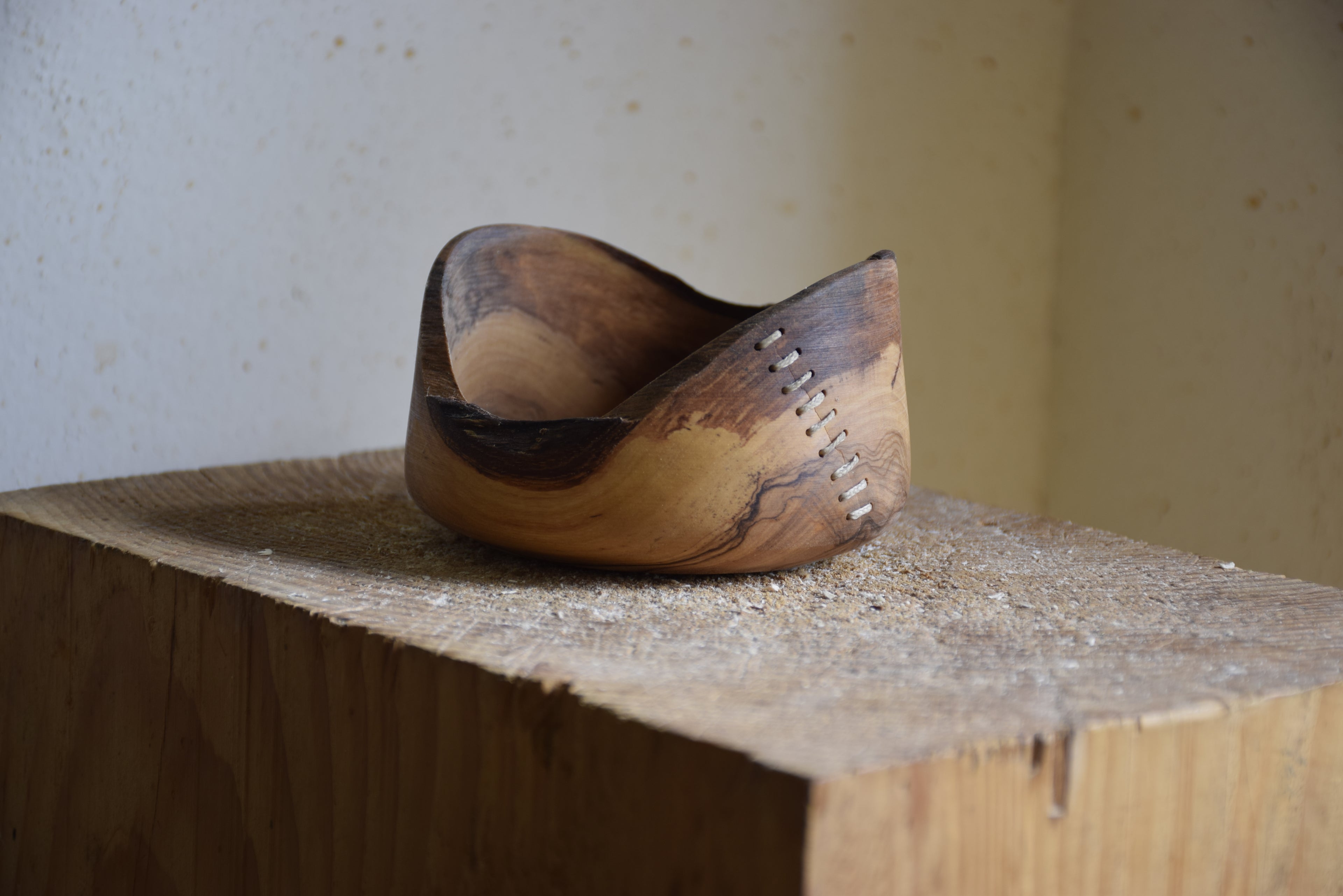 Olive wood bowl with seam